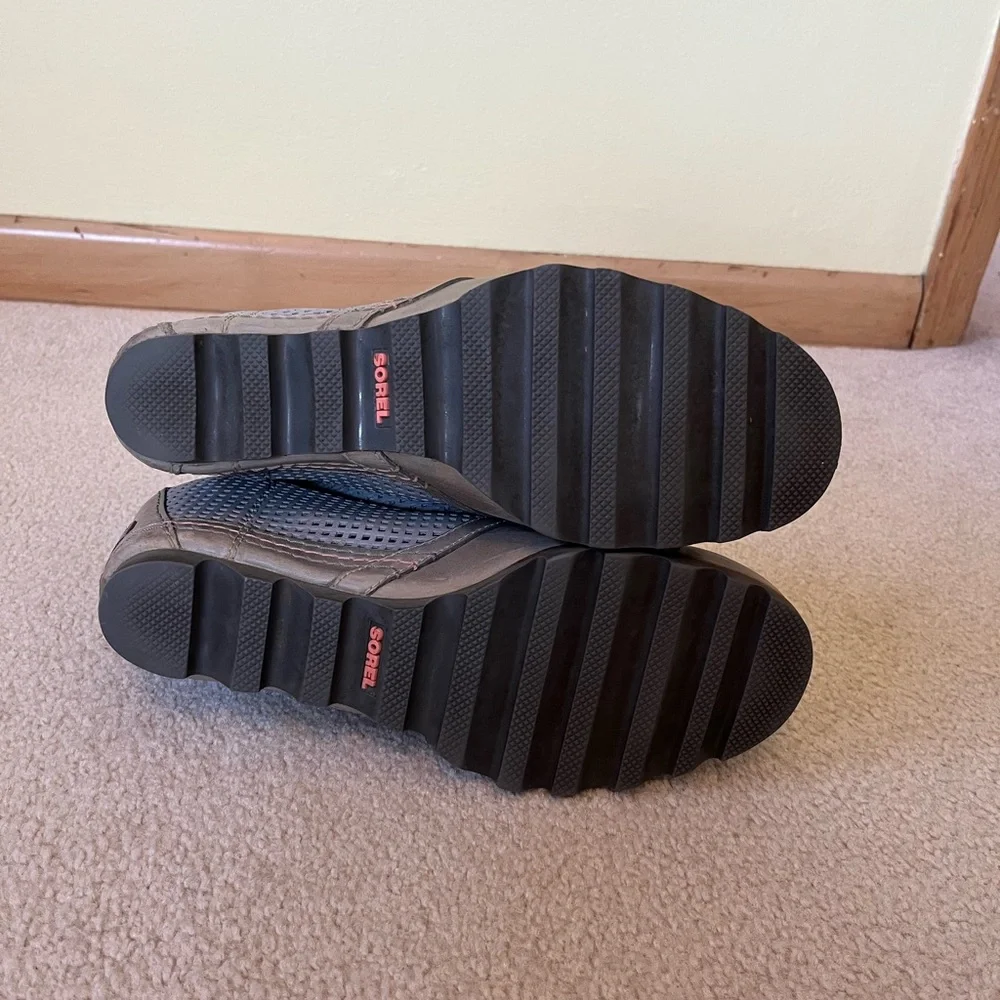 Sorel Women's Lace Up Gray and Pink Boots - Picture 5 of 7